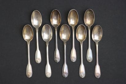 Neuf cuillères à moka en argent
Poinçon minerve...