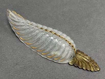 Paire d'appliques en verre moulé.
H. :34...