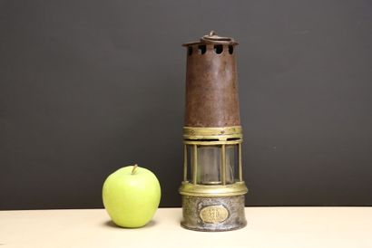 Lampe de mineur
H: 26 cm.