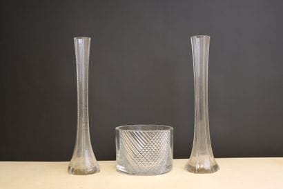 Paire de vases soliflores et cache pot en...