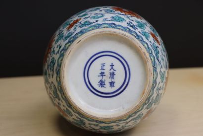Vase en porcelaine de Chine. 
H. :37 cm.