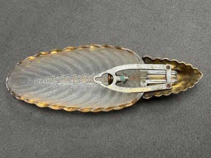 Paire d'appliques en verre moulé.
H. :34...