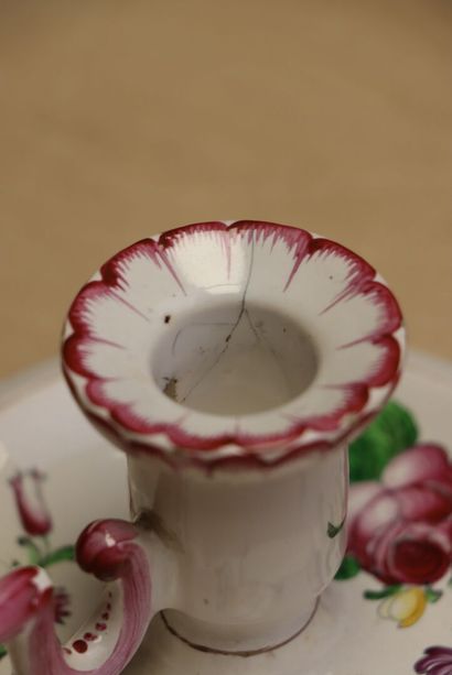 CLAMECY: Bougeoir en faïence. 
H. :8 cm....