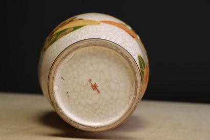 Vase en faience japonaise de Satsuma. 
H....
