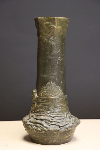 D'après Georges OMERTH (vers 1895 - 1925),
Vase...