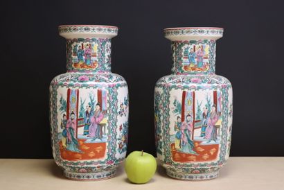 Paire de vases en porcelaine de Chine. 
H....