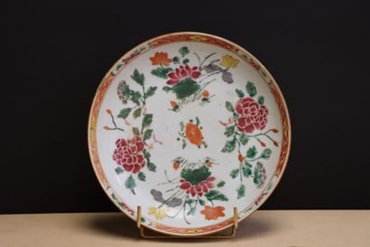 Assiette en porcelaine de Chine. 
D. :22...
