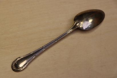 Suite de douze petites cuillères et un passe...