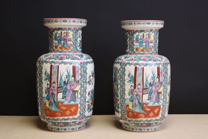 Paire de vases en porcelaine de Chine. 
H....