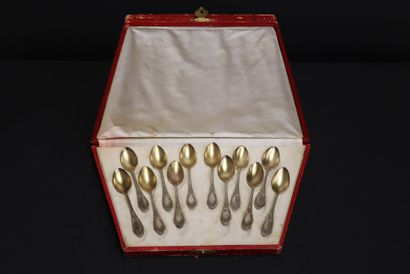 Coffret de douze petites cuillères en métal...