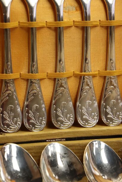 Menagère de couverts en métal argenté allemand,...
