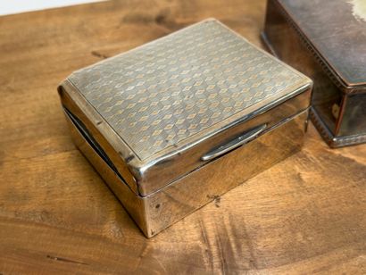 Lot de quatre coffrets et une porte carte...