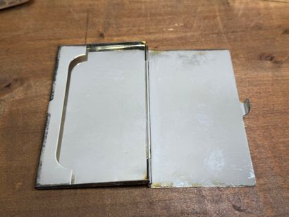 Lot de quatre coffrets et une porte carte...