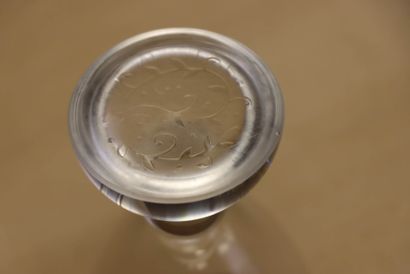 Suite de six verres à pied en carton
On y...