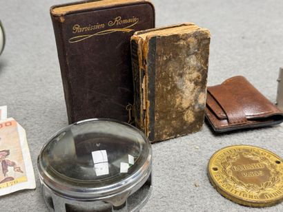 Lot comprenant: 
Billets et monnaies en Francs,...