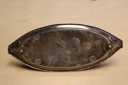 Lot de métal argenté: 
Pichet, porte toast...