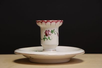 CLAMECY: Bougeoir en faïence. 
H. :8 cm....