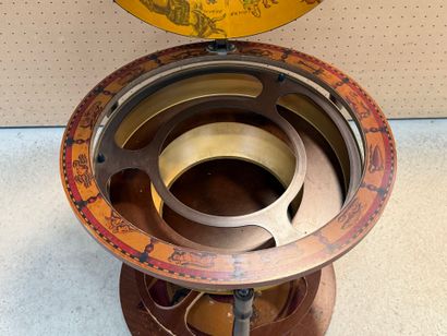 Globe terrestre formant bar. 
H. :92 cm....