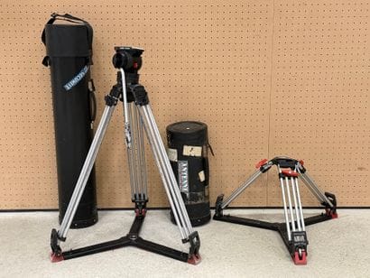 Deux trepieds camera professionnels :
- Sachtler...