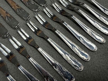 Partie de ménagère en inox:
-12 couteaux...
