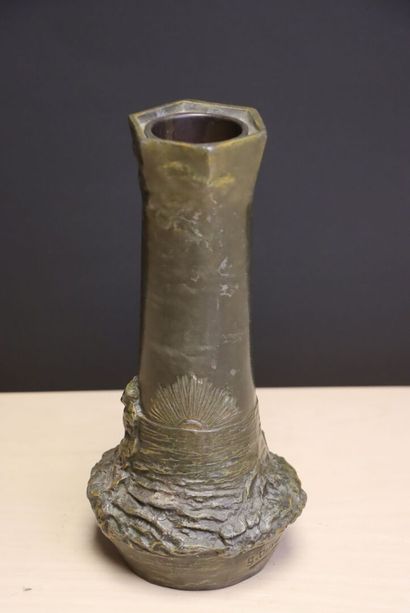 D'après Georges OMERTH (vers 1895 - 1925),
Vase...