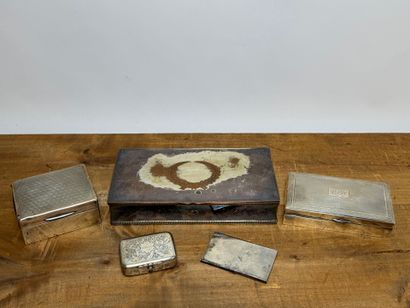 Lot de quatre coffrets et une porte carte...