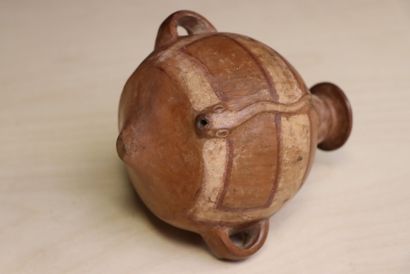 Cinq sculptures d'Amérique du Sud, vase toupie...