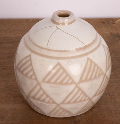 Manufacture Nationale de SÈVRES.
Vase boule...