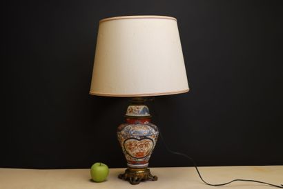 Lampe de salon en porcelaine du Japon décor...