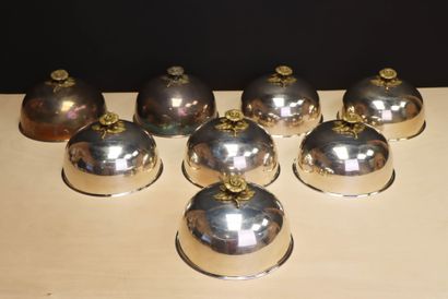 Suite de huit cloches de service en métal...