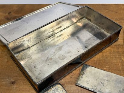 Lot de quatre coffrets et une porte carte...