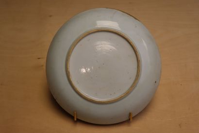 Assiette en porcelaine de Chine. 
D. :22...