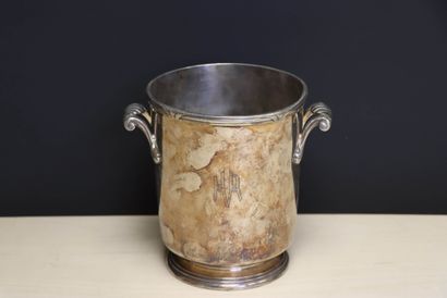 ERCUIS: Seau à rafraichir en métal argenté.
H:...
