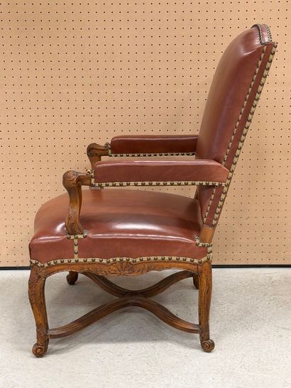 Fauteuil en cuir de style Régence
Certains...