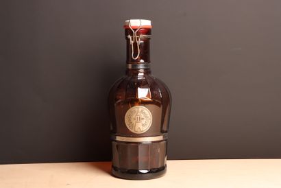 Bouteille à anse. 
H. :33 cm.