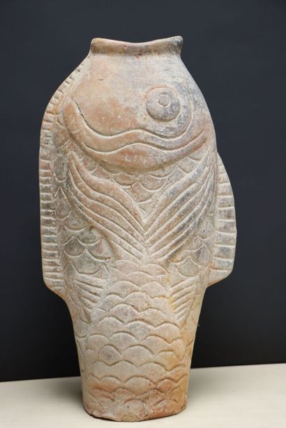Grand poisson décoratif en terre cuite de...