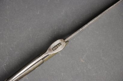 Grand couteau type navaja.
Manche à plaquette...