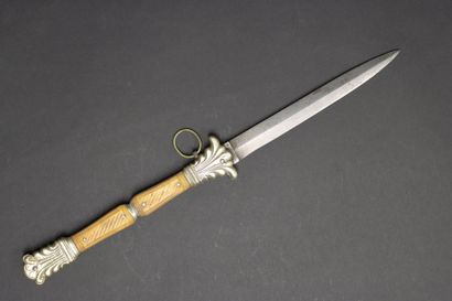 Couteau pliant à cran d'arrêt. XIXème. 
Plaquettes...