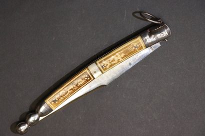 Couteau pliant navaja, le manche à plaquettes...