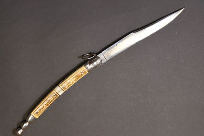 Couteau pliant navaja, le manche à plaquettes...