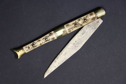 Couteau navaja français, XIX°, le manche...