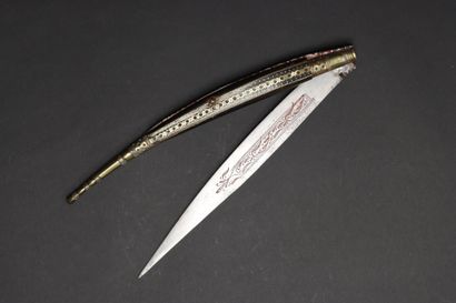 Grand couteau pliant type navaja, 
Manche...