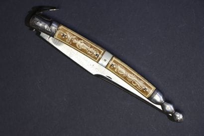 Couteau pliant navaja, le manche à plaquettes...