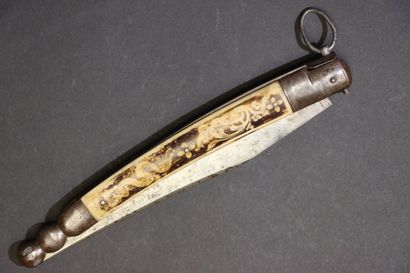 Couteau pliant navaja, le manche à plaquettes...