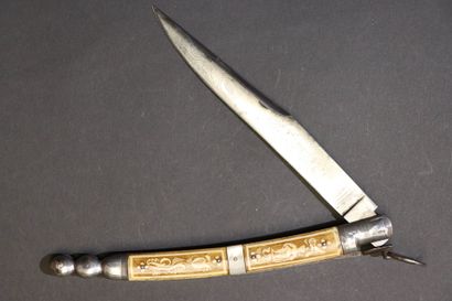 Couteau pliant navaja, le manche à plaquettes...