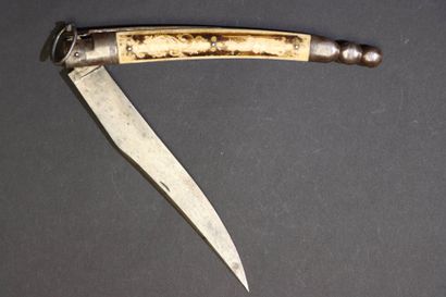 Couteau pliant navaja, le manche à plaquettes...