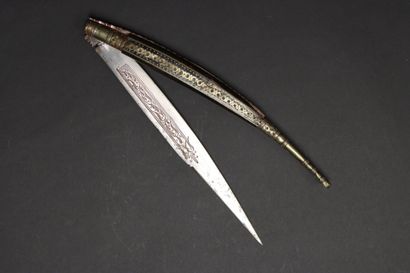 Grand couteau pliant type navaja, 
Manche...