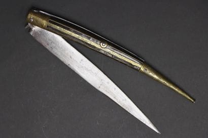 Grand couteau pliant type navaja, XIX°
Manche...