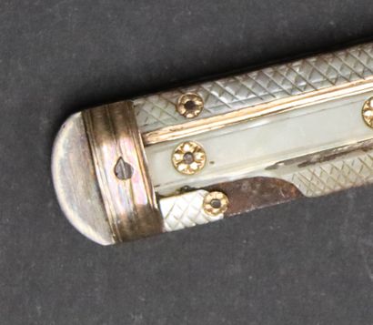Couteau pliant fin XVIII°
Manche à plaquettes...