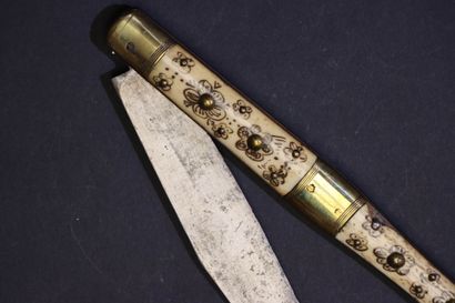 Couteau navaja français, XIX°, le manche...